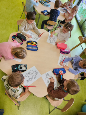 Tydzień Budowania Relacji i Tydzień Przeciwdziałania Przemocy Rówieśniczej w przedszkolu Zdjęcie do artykułu Tydzień Budowania Relacji i Tydzień Przeciwdziałania Przemocy Rówieśniczej w przedszkolu
