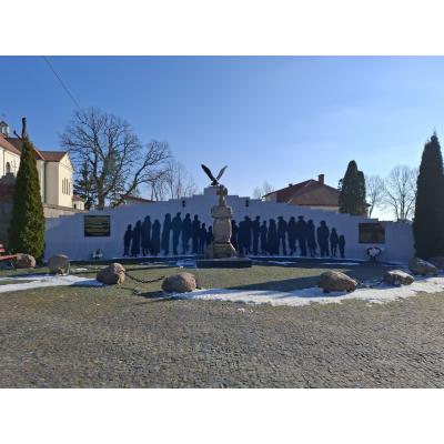 Społeczność Zespołu Szkolno – Przedszkolnego w Nowych Piekutach w hołdzie Żołnierzom Niezłomnym