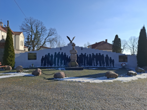 Zdjęcie do artykułu Społeczność Zespołu Szkolno – Przedszkolnego w Nowych Piekutach w hołdzie Żołnierzom Niezłomnym