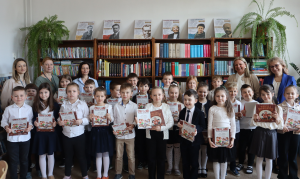 Zdjęcie do artykułu Pasowanie na czytelników biblioteki szkolnej