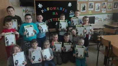 Pasowanie uczniów klas I a, b na czytelnika Pasowanie uczniów klas I a, b na czytelnika