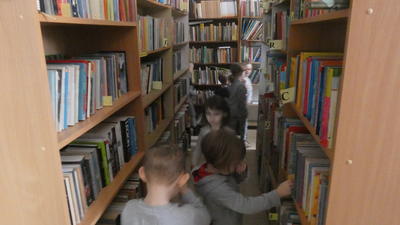 Wizyta przedszkolaków w bibliotece szkolnej Wizyta przedszkolaków w bibliotece szkolnej