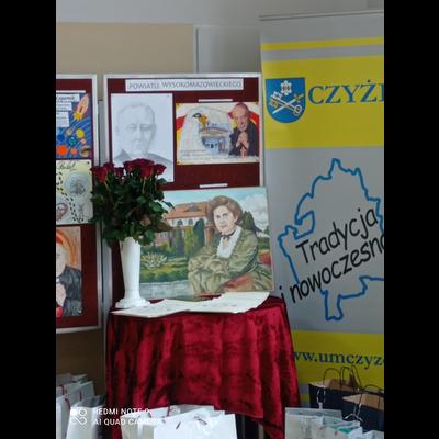„Patroni, bohaterowie i autorytety uczniów powiatu – Ziemi Wysokomazowieckiej szkoły prezentujemy dziś światu” „Patroni, bohaterowie i autorytety uczniów powiatu – Ziemi Wysokomazowieckiej szkoły prezentujemy dziś światu”