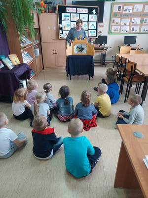 Wizyta 5- latków w bibliotece szkolnej Zdjęcie do artykułu Wizyta 5- latków w bibliotece szkolnej