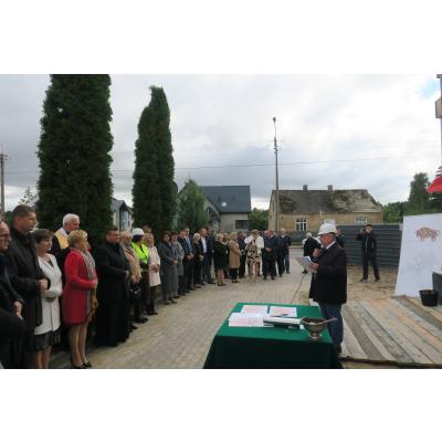 Podpisanie aktu erekcyjnego i wmurowanie kamienia węgielnego pod budowę przedszkola w Nowych Piekutach Podpisanie aktu erekcyjnego i wmurowanie kamienia węgielnego pod budowę przedszkola w Nowych Piekutach