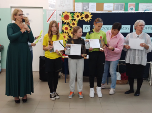 XV TURNIEJ PIŁKI HALOWEJ „ NAJCHĘTNIEJ STAŁ NA BRAMCE” SZKOLNYCH KÓŁ CARITAS I WOLONTARIATU. Zdjęcie do artykułu XV TURNIEJ PIŁKI HALOWEJ „ NAJCHĘTNIEJ STAŁ NA BRAMCE” SZKOLNYCH KÓŁ CARITAS I WOLONTARIATU.