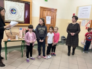 Rozstrzygnięcie Konkursu na Najładniejszy Stroik Bożonarodzeniowy. Zdjęcie do artykułu Rozstrzygnięcie Konkursu na Najładniejszy Stroik Bożonarodzeniowy.