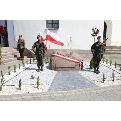 „W HOŁDZIE RODZINOM ŻOŁNIERZY WYKLĘTYCH” „W HOŁDZIE RODZINOM ŻOŁNIERZY WYKLĘTYCH”