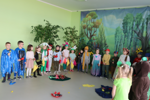 Spektakl teatralny „Witaj Wiosno” w wykonaniu 6 – Latków Zdjęcie do artykułu Spektakl teatralny „Witaj Wiosno” w wykonaniu 6 – Latków