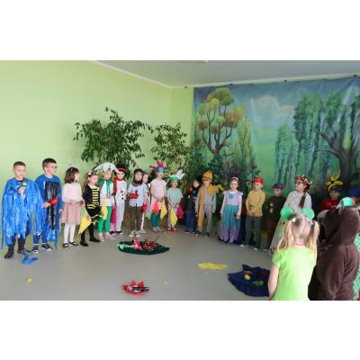 Spektakl teatralny „Witaj Wiosno” w wykonaniu 6 – Latków Spektakl teatralny „Witaj Wiosno” w wykonaniu 6 – Latków