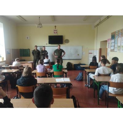 "Edukacja z wojskiem" - ogólnopolski program edukacyjno-obronny "Edukacja z wojskiem" - ogólnopolski program edukacyjno-obronny