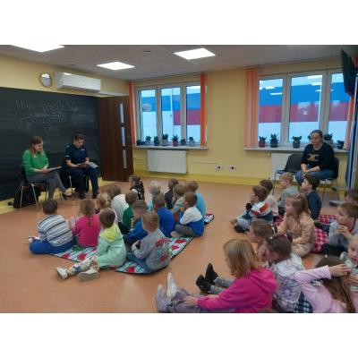 Przedszkolaki z wizytą w Gminnej Bibliotece Publicznej w Nowych Piekutach Przedszkolaki z wizytą w Gminnej Bibliotece Publicznej w Nowych Piekutach