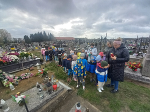 Wyjście na cmentarz Zdjęcie do artykułu Wyjście na cmentarz