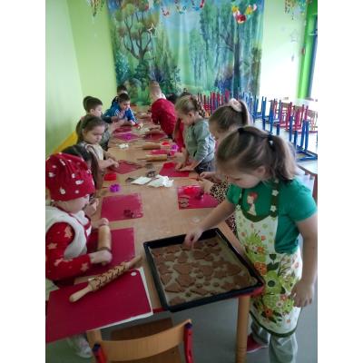 Pieczemy pierniczki Pieczemy pierniczki