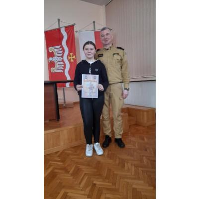 Sukces Agaty Komar - uczennicy klasy 5 w Eliminacjach powiatowych Ogólnopolskiego Strażackiego Konkursu Plastycznego Sukces Agaty Komar - uczennicy klasy 5 w Eliminacjach powiatowych Ogólnopolskiego Strażackiego Konkursu Plastycznego