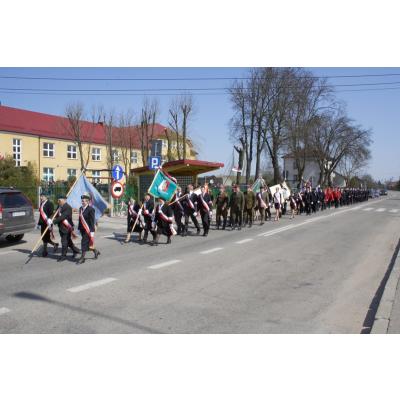To trzeba wiedzieć – DĘBY PAMIĘCI W NOWYCH PIEKUTACH To trzeba wiedzieć – DĘBY PAMIĘCI W NOWYCH PIEKUTACH