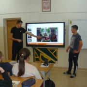 Poprowadzone przez uczniów zajęcia w kl. VIIIb KIM BYŁ NIEZNANY ŻOŁNIERZ